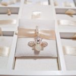 Charm Abeja Que Brilla En La Oscuridad